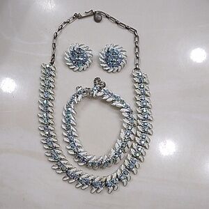Vintage Blue Aurora Crystal and White Leaf Necklace Bracelet & Earrings Set